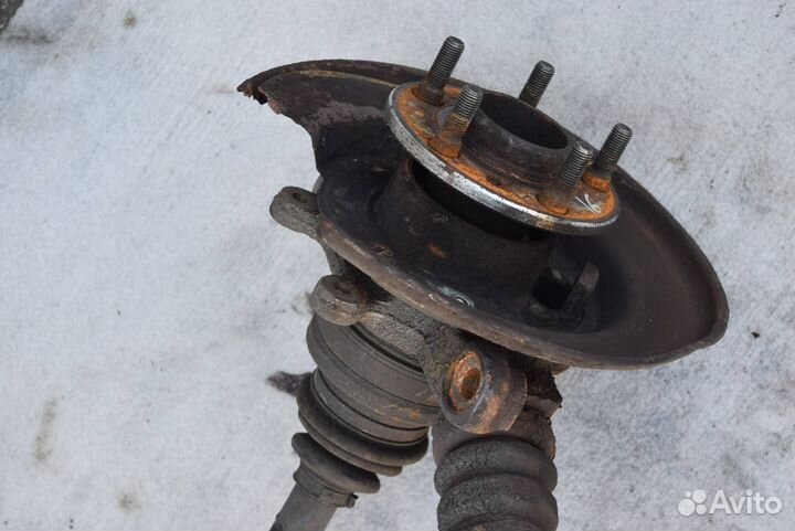 Ступица задняя правая Volvo S90 1997