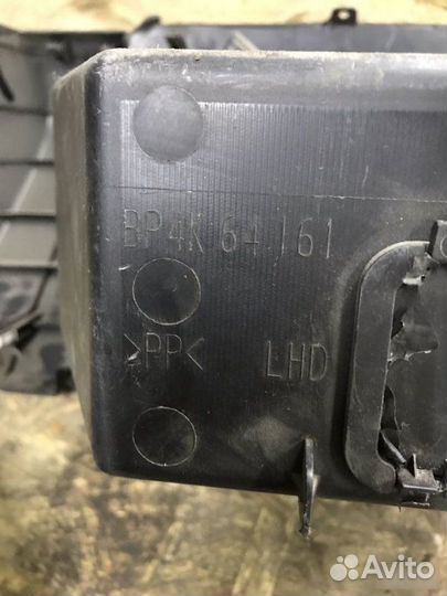 Бардачок Mazda 3 BK 2003-2008