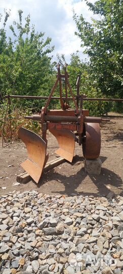 Плуг Светлоградагромаш ПН-3х35, 1994