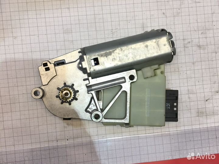 Моторчик привода люка BMW E65/66/67