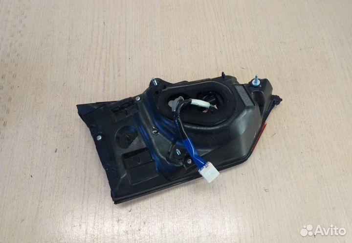 Фонарь внутренний правый Lexus RX 4