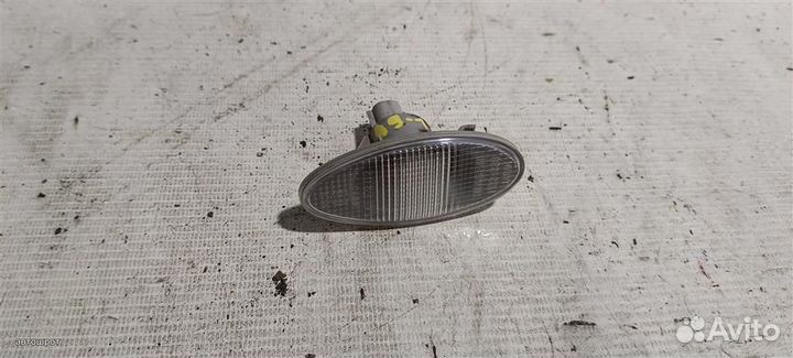 Повторитель на крыло белый Mitsubishi Lancer 9 03