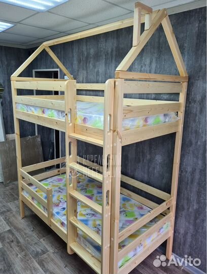 Двухъярусная кровать