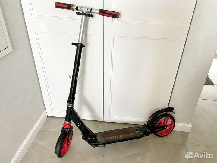 Самокат Novatrack и скейтборд