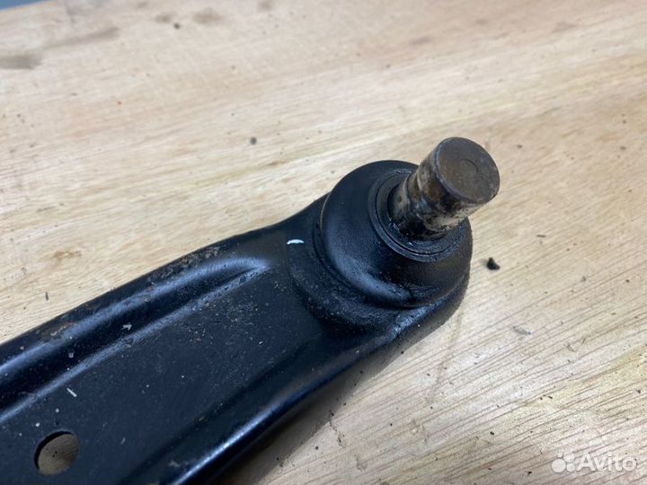 Рычаг подвески передний правый Mitsubishi Lancer X