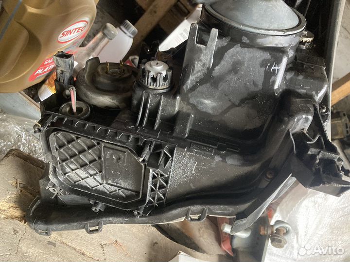 Фара правая Toyota avesis t250