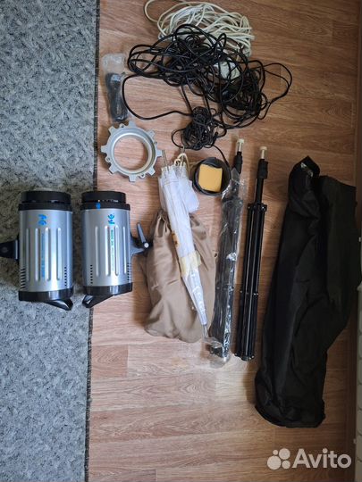 Студийная вспышка Falcon Eyes DE-300B