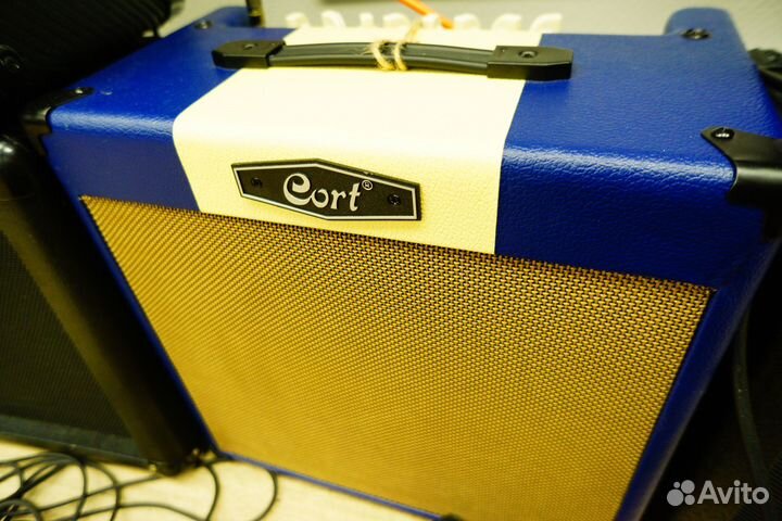 Комбик для электрогитары с проводом