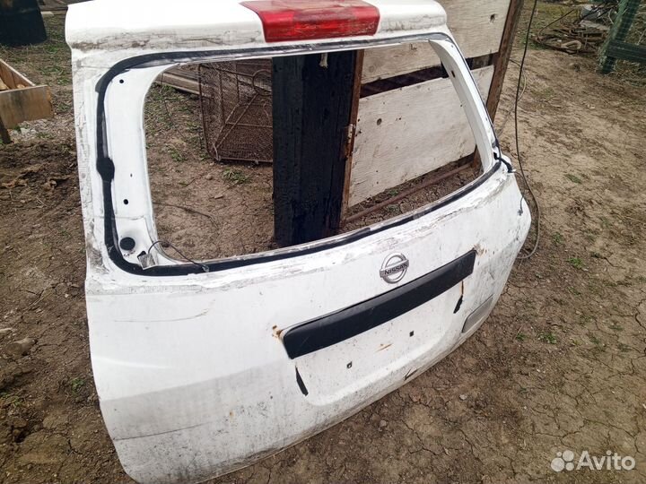 Дверь багажника nissan AD 2009 год