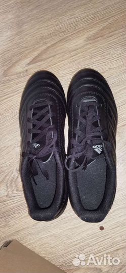 Футбольные бутсы adidas