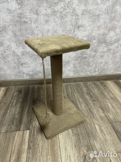 Когтеточка-столбик с полкой-лежанкой