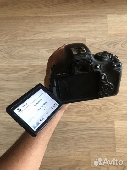 Зеркальная камера Canon eos600d