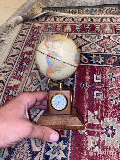 Глобус с часами