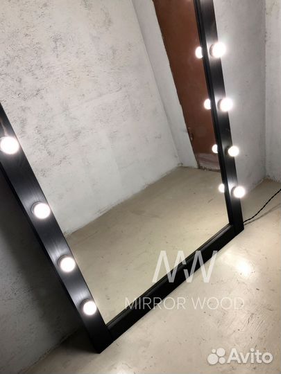 Большое зеркало в салон красоты с лампочками