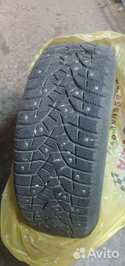 Bridgestone Blizzak Spike-02 205/55 R16