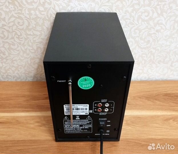 Музыкальный центр Hyundai H-HA240