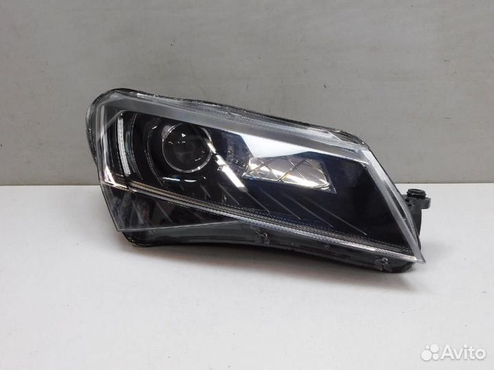 Фара правая Skoda Superb