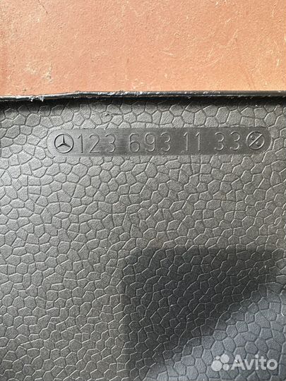 Накладки боковые в багажник W123