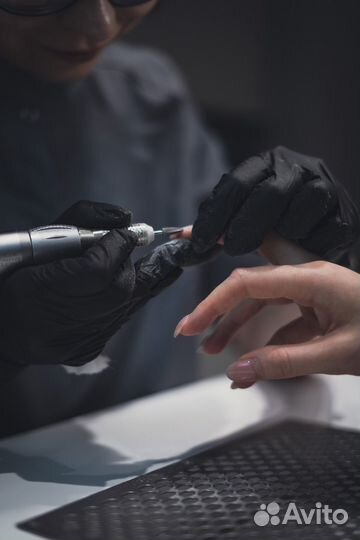 Модель на маникюр