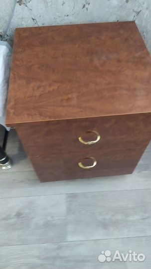 Тумбочка