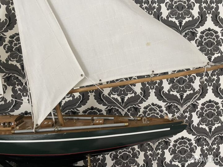 Модель парусника из дерева