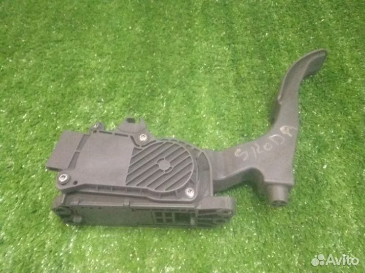 Педаль газа Skoda Roomster 5J7 BNV 2006-2015