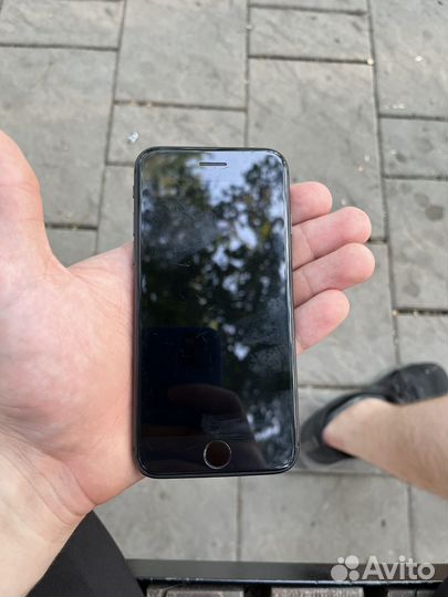 Телефон iPhone 8 64 gb
