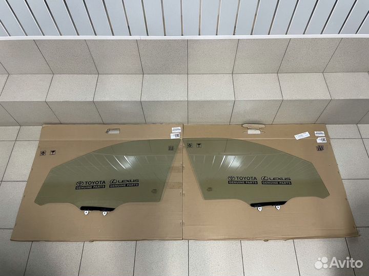 Левое и правое стекла RAV 4 передние новые 18-22г