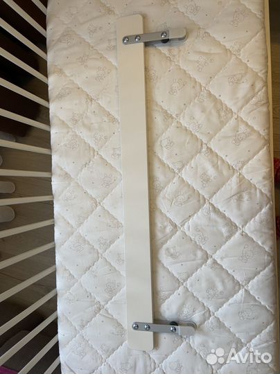 Защитный бортик на кровать