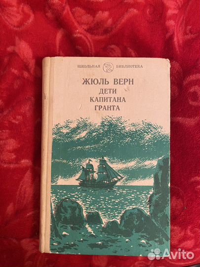 Множество книг