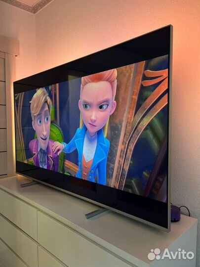 Телевизор Philips ambilight 70* (178см)