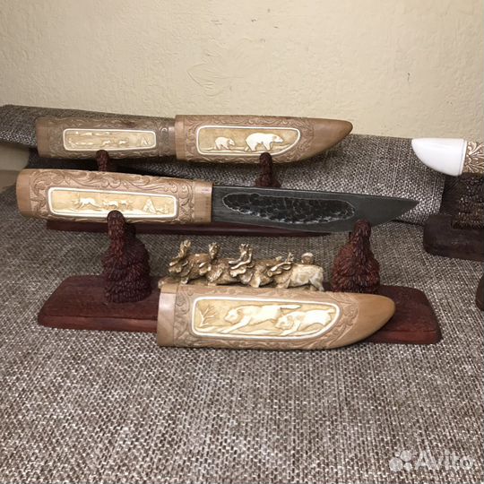 Нож на подставке ручной работы