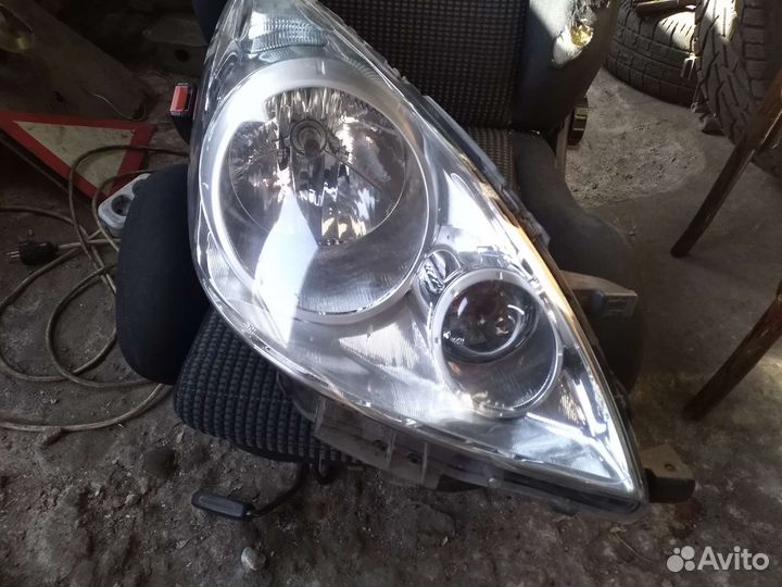 Фара правая на nissan note е11 рестайлинг