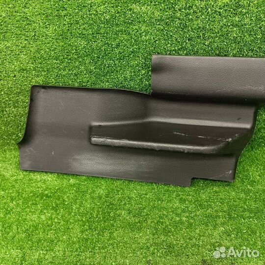 Накладка внутренняя на порог задняя левая