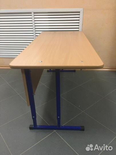 Новая школьная парта для младшего возраста