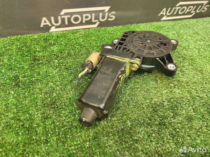 Моторчик стеклоподъемника передний правый Hyundai