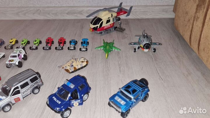 Модели машинок инерционные металлические