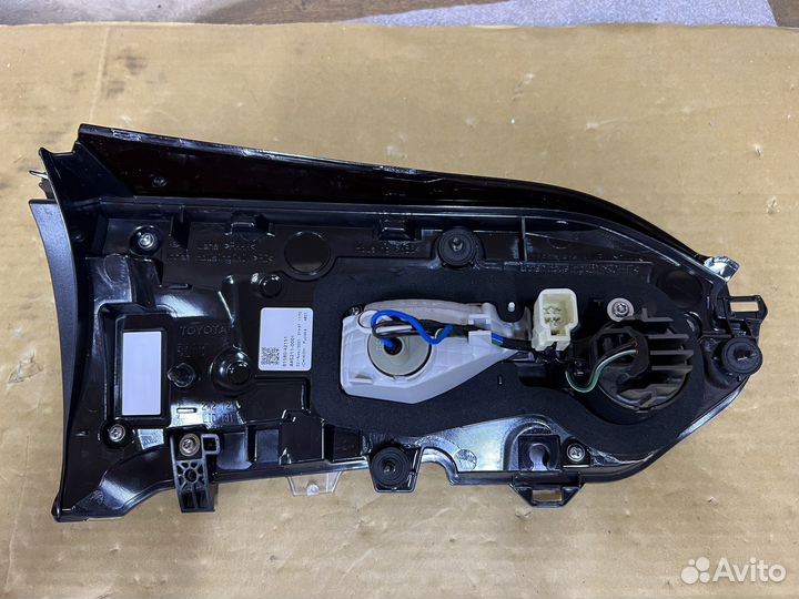 Фонарь задний правый Toyota RAV 4 XA50