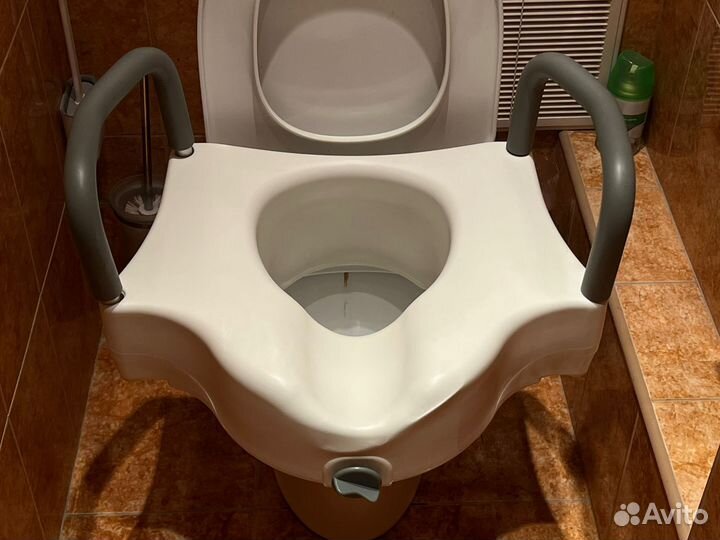 Насадка на унитаз после операции