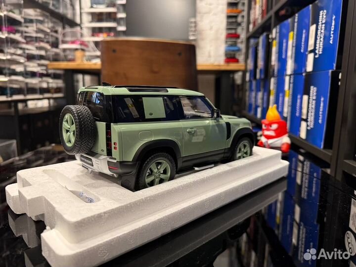 Land Rover Defender 90 2023 1:18 Almost Real