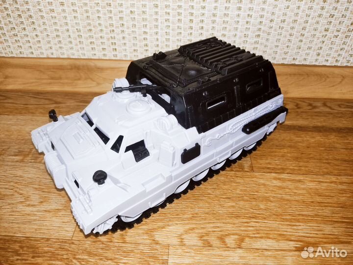 Большой танк,вездеход,игрушки,военная техника