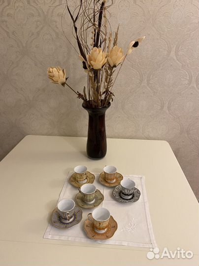 Набор кофейных чашек вместе с держателем