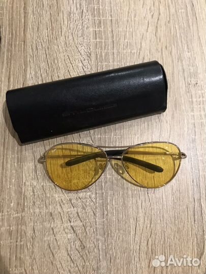 Очки солнцезащитные и чехол
