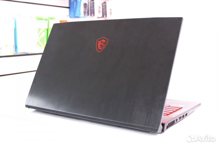Игровой ноутбук MSI 17.3 IPS экран 144Гц