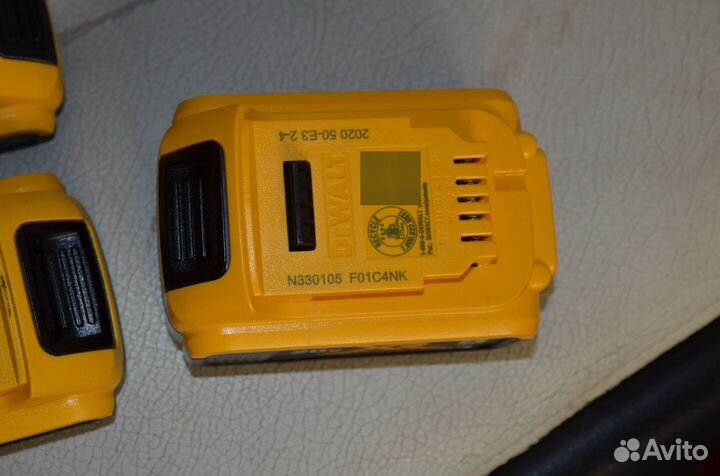Dewalt батарея