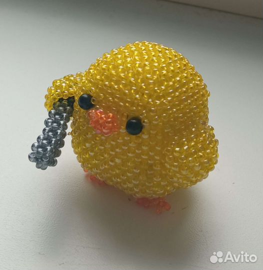Фигурка из бисера цыплёнок