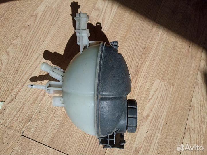 Бачок расширительный Mercedes-Benz C-Class W204