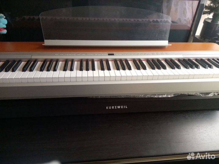 Цифровое пианино Kurzweil MP 10 и Yamaha P 155