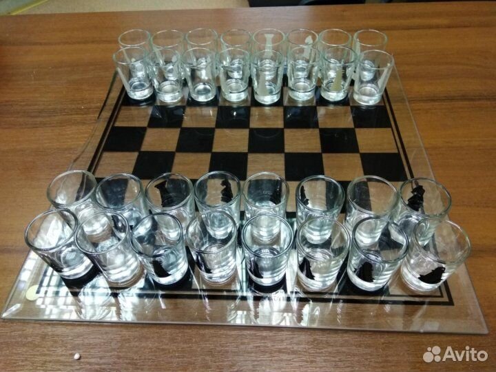 Шахматы и шашки стекло