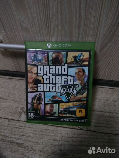 Xbox one s 500gb 2 геймпада + диск gta5